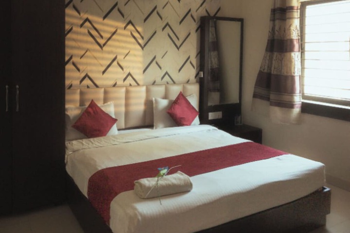 Room 5 of 11