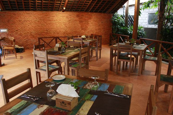 Dining 10 of 21
