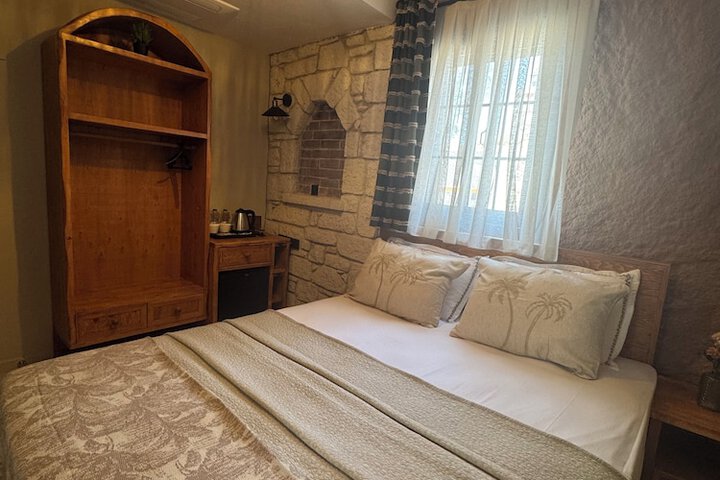 Room 11 of 41