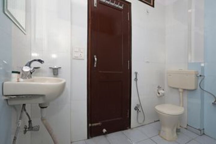 Room 4 of 28