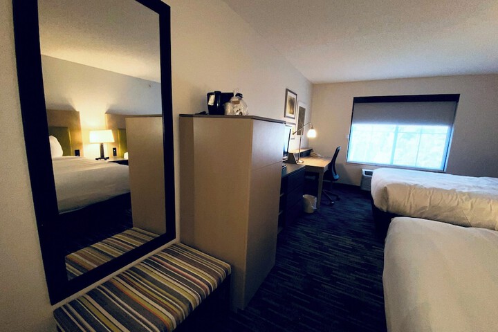 2 Queen Beds (24 of 42)