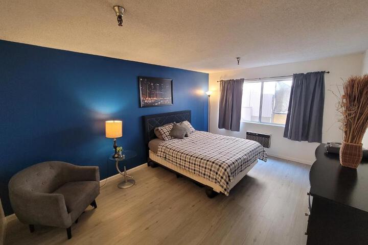 Image of Deluxe Hotel Style Unit