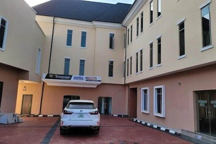Riverview Hotel and Suites