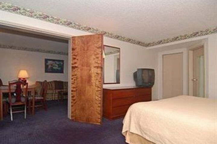 Room 11 of 18