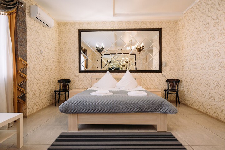 Room 8 of 47