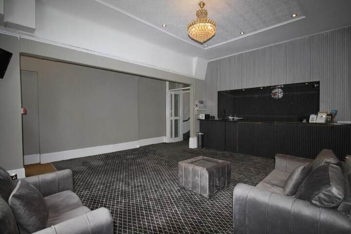 Entrance & Lobby