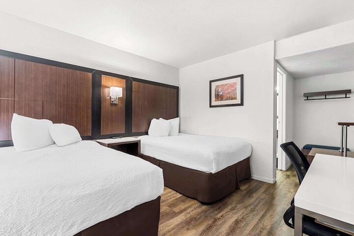 2 Double Beds (1 of 6)