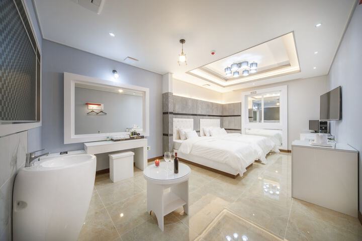 Room 12 of 49