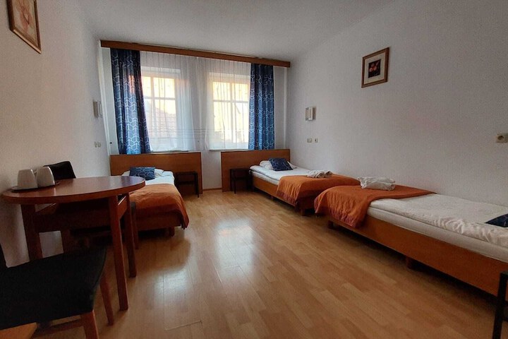 Room 14 of 77
