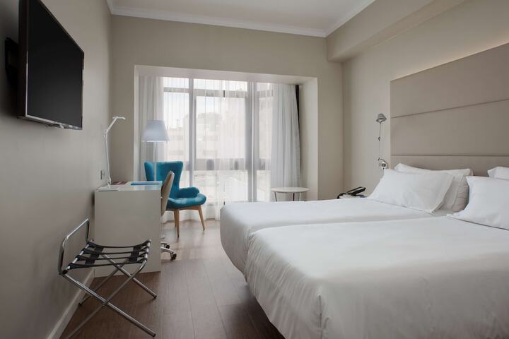 Room 6 of 37