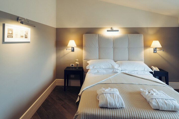 Room 18 of 111