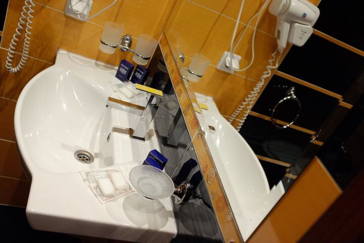 Room 11 of 26