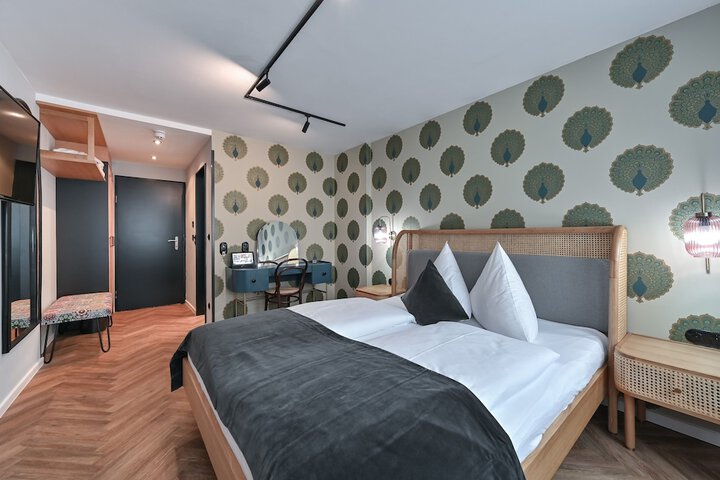 Room 28 of 134