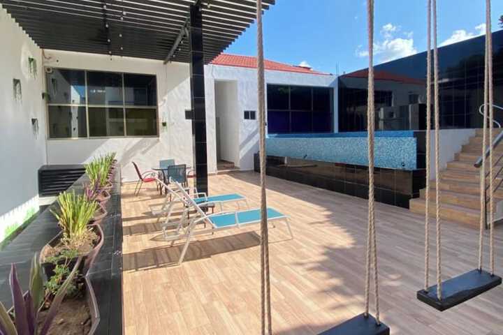 Sundeck 110 of 117