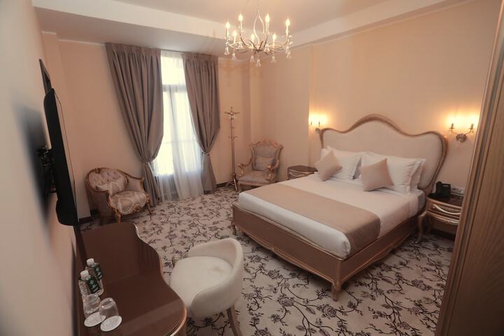 Room 8 of 24