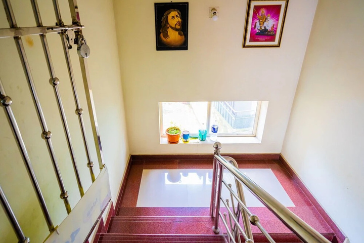Room 14 of 18
