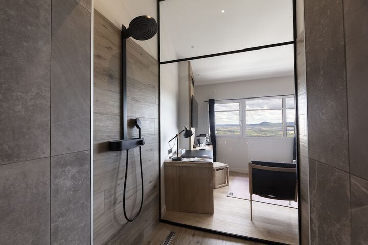 Room 46 of 75