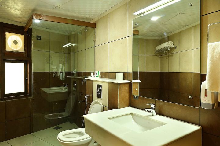 Room 16 of 43