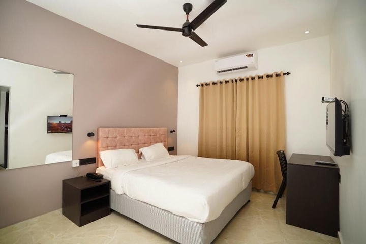 Room 4 of 16
