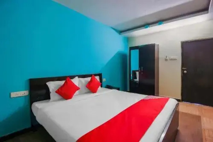 Room 6 of 12
