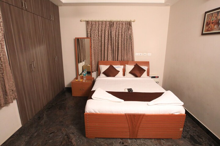 Room 9 of 19