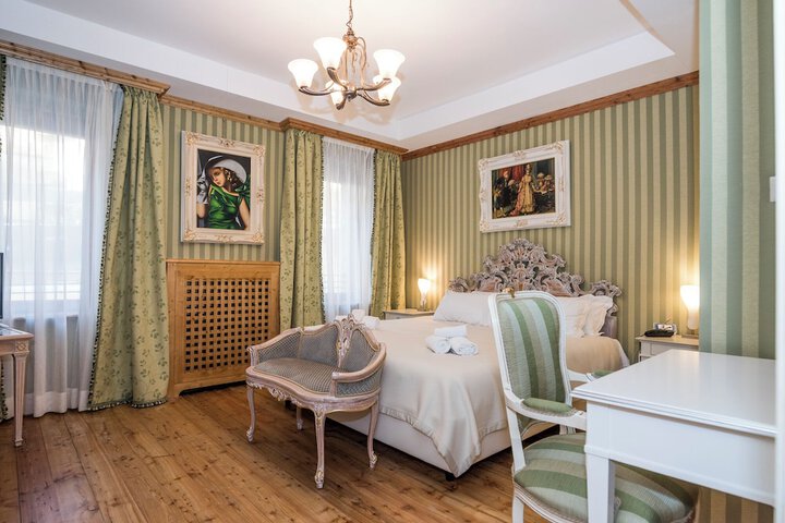 Room 5 of 36