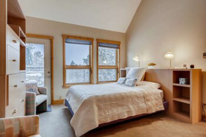 Room 33 of 38