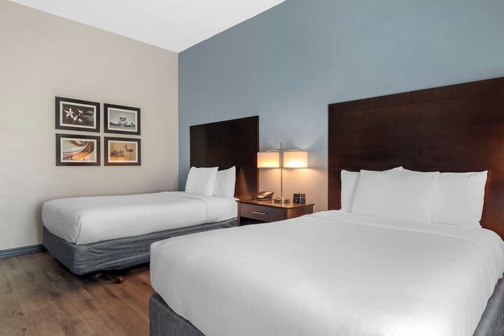 2 Double Beds Accessible (4 of 7)