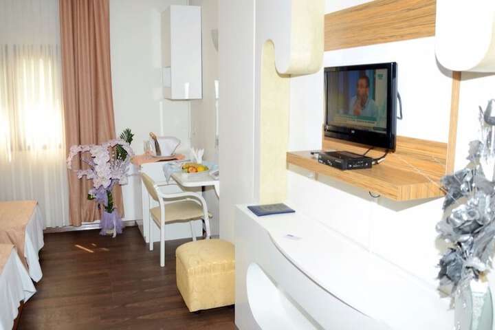 Room 4 of 34