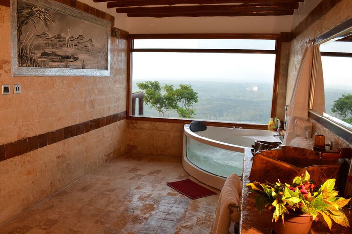 Hot Tub 10 of 26