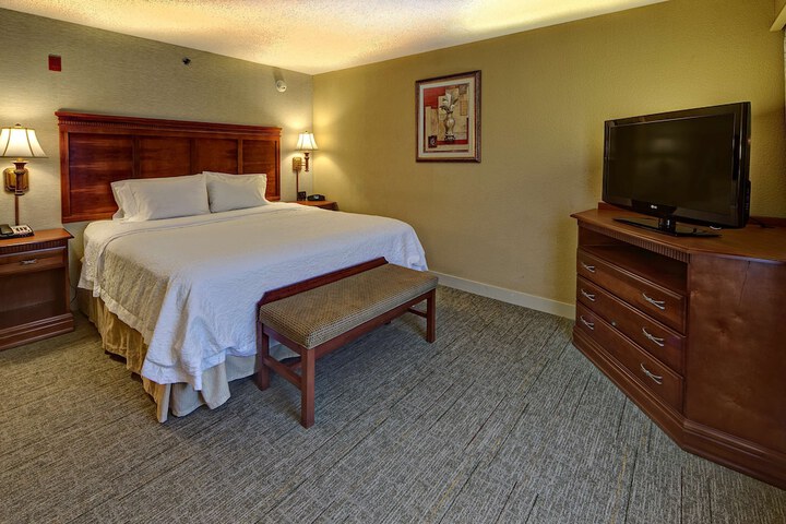 1 King Bed (10 of 18)