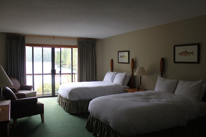 Room 6 of 33