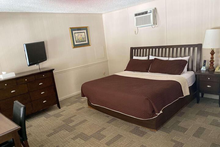 1 King Bed Upper Floor (1 of 10)