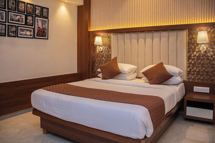 Room 10 of 30