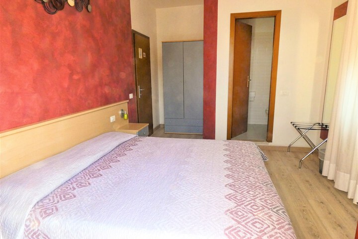 Room 8 of 19