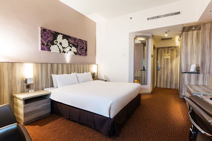 Room 26 of 33