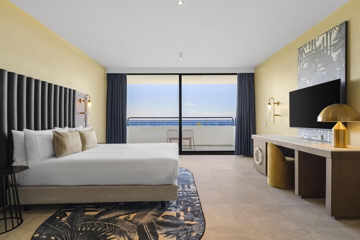 Room 20 of 170