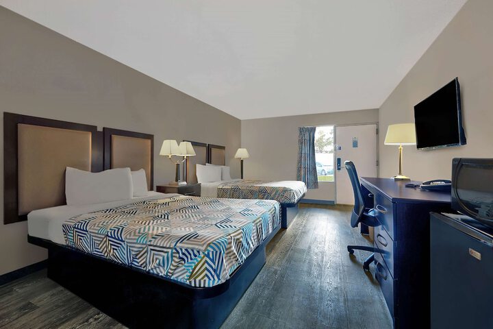 2 Double Beds (1 of 11)