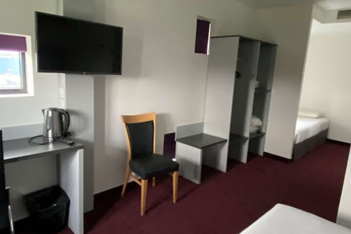 Room 7 of 30