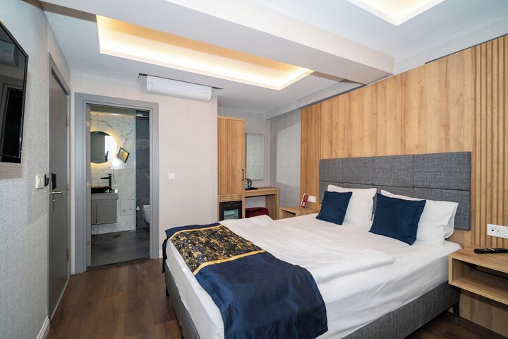 Room 13 of 38