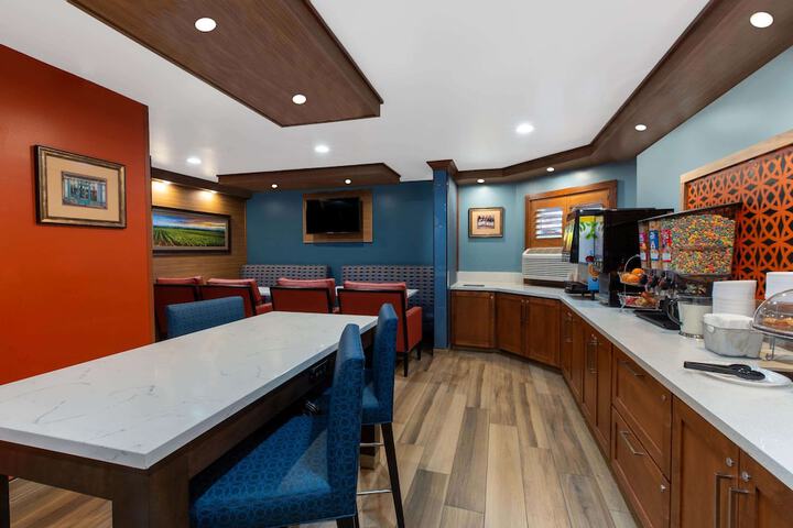 Breakfast area
