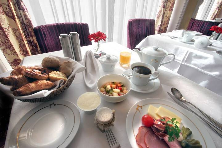Breakfast/Coffee Service 40 of 55