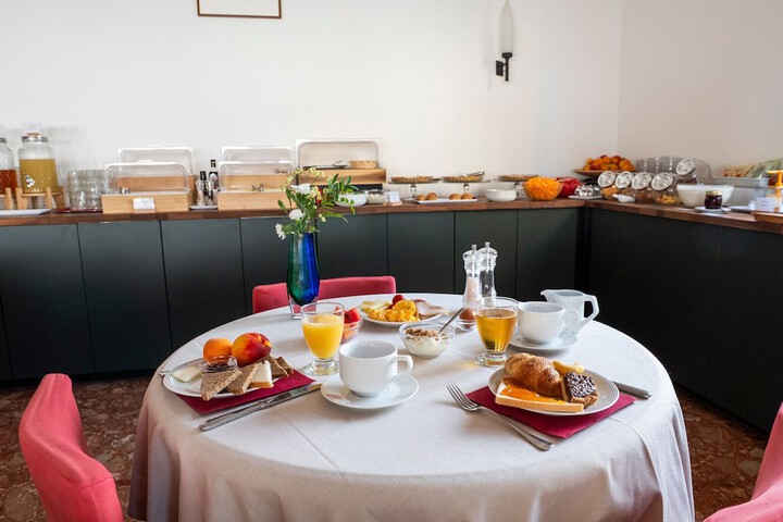 Breakfast/Coffee Service 39 of 50