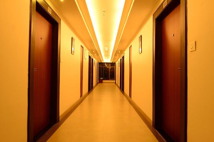 Ballroom/Hall 43 of 48