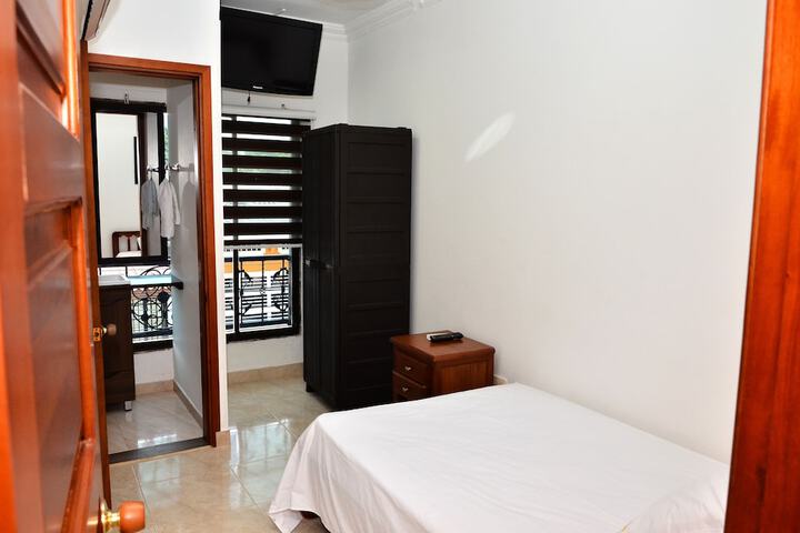 Room 12 of 40