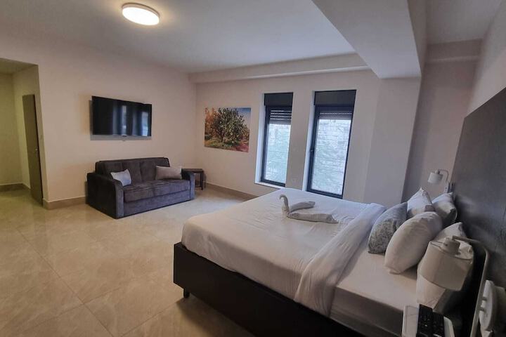 Room 71 of 243