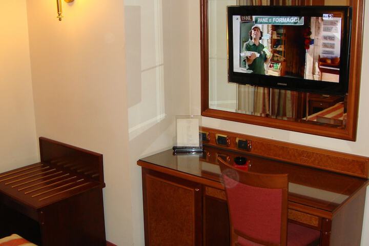 Room 13 of 39