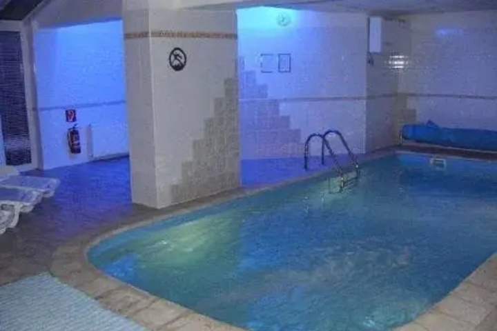 Pool 15 of 21