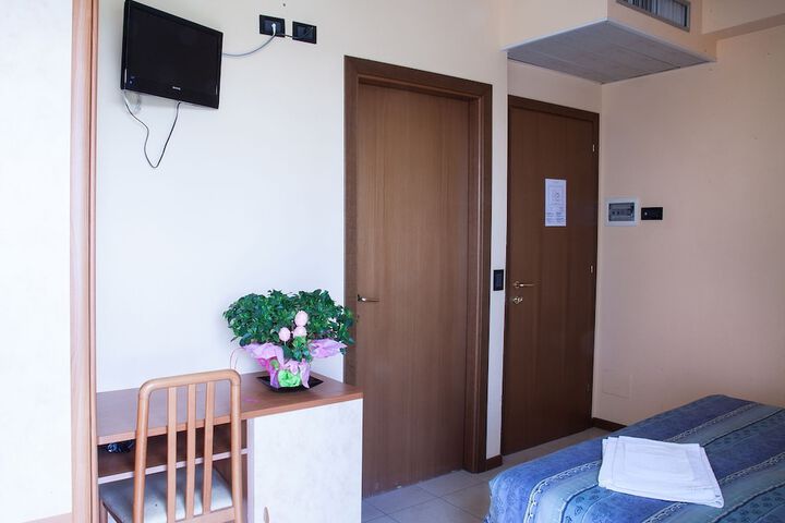 Room 9 of 48