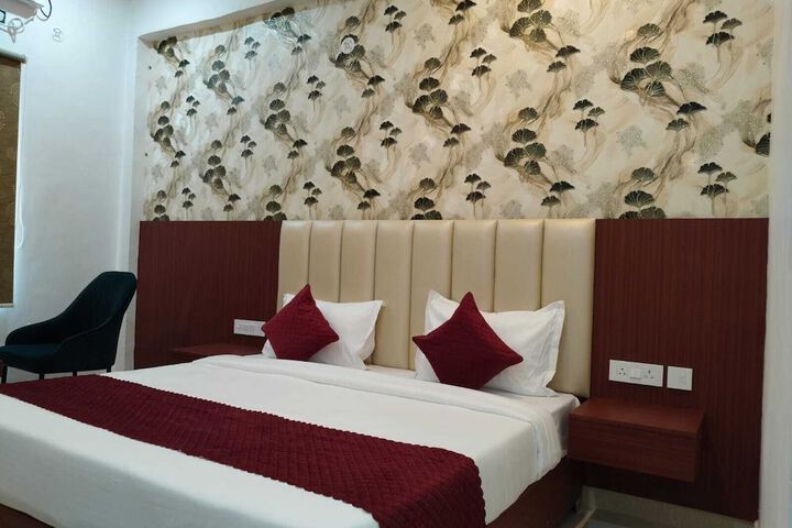 Room 3 of 7